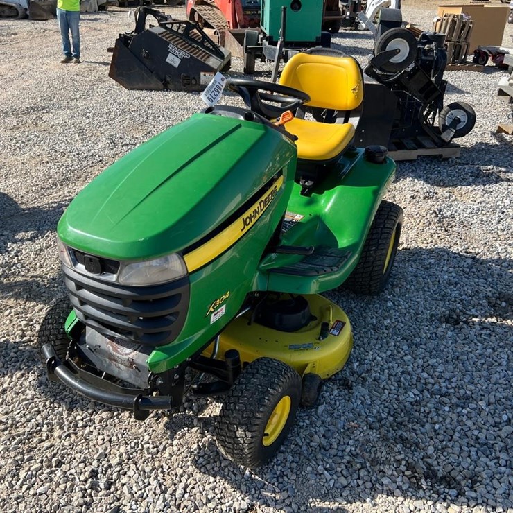 JOHN DEERE X304