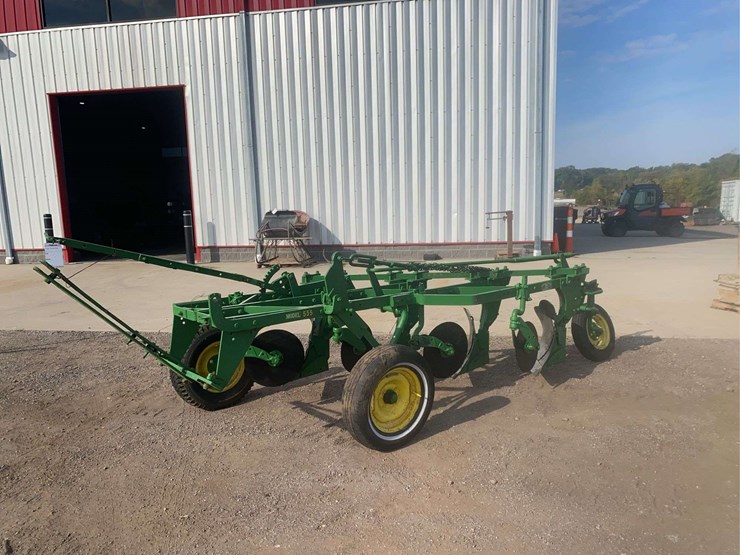 john-deere-555-image-1