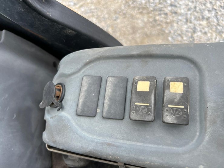 jcb-8032-image-30