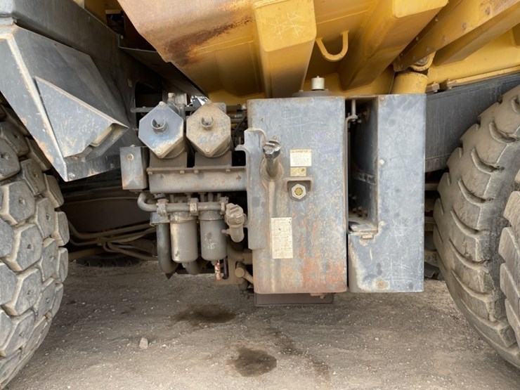 2015-komatsu-hd605-7e0-image-16