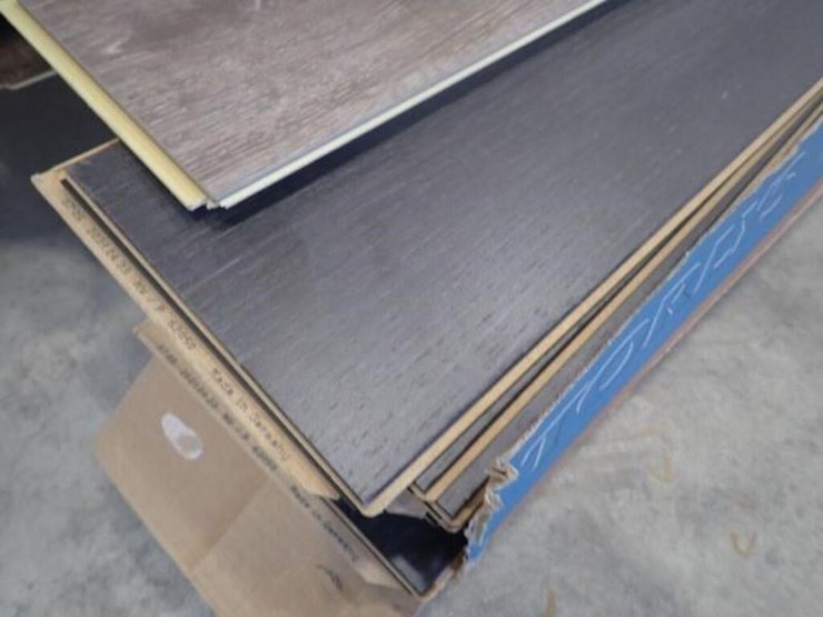qty-of-assorted-laminate-flooring-image-4