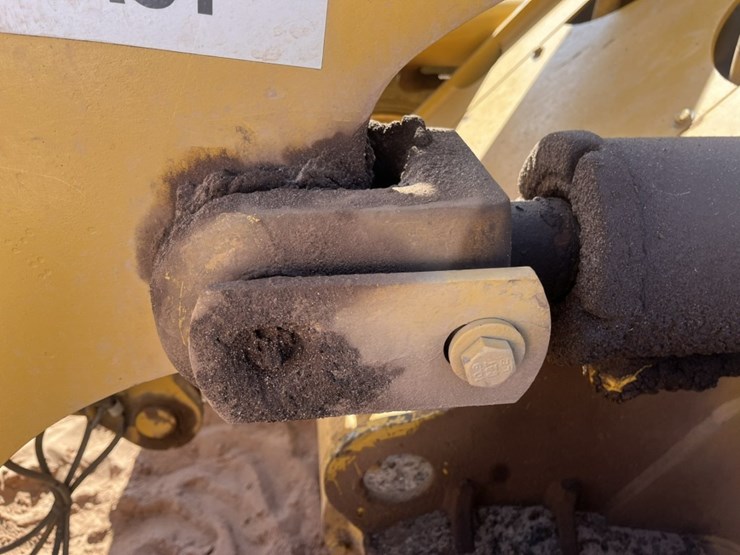 caterpillar-928g-image-30