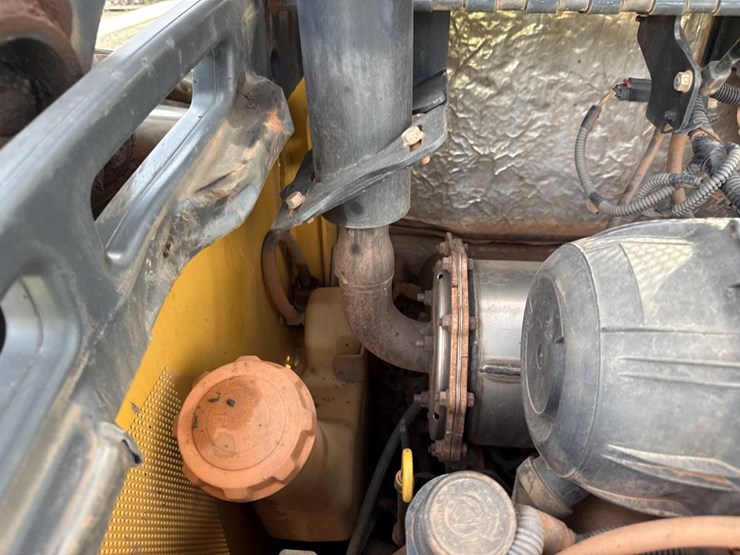 deere-323e-image-31