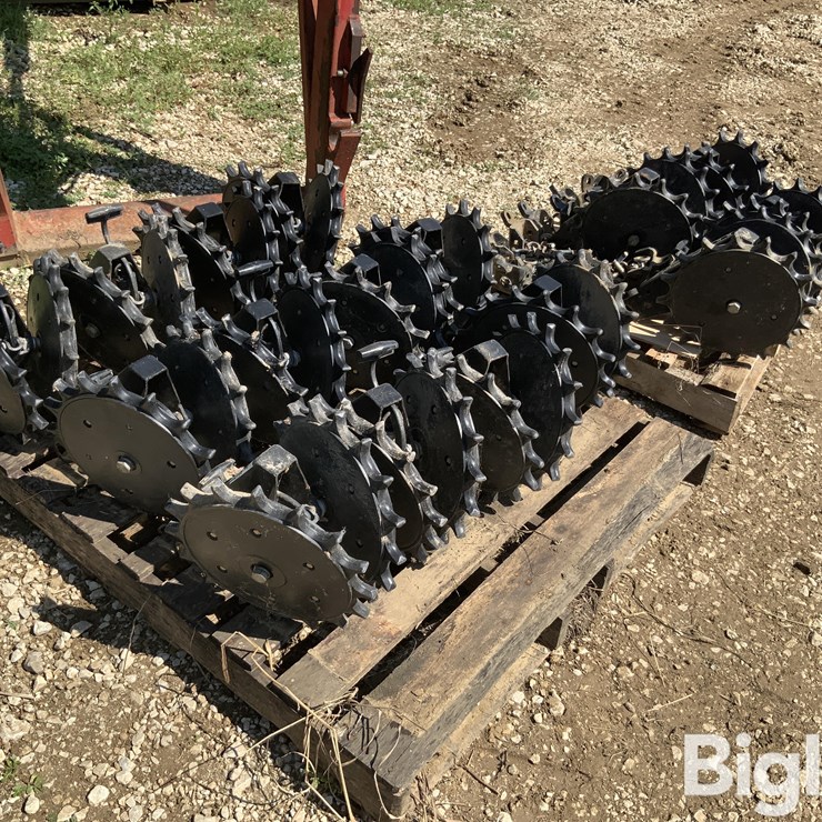 Kinze Closing Wheels W/ Brackets