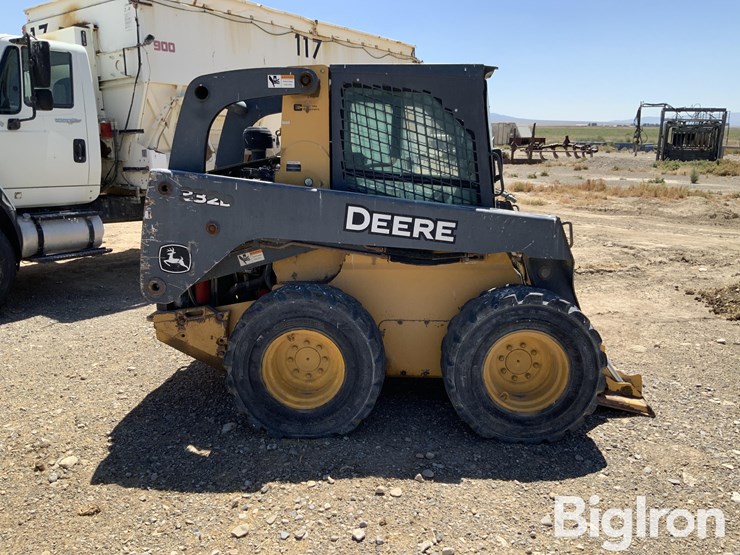 2011-deere-332d-image-4