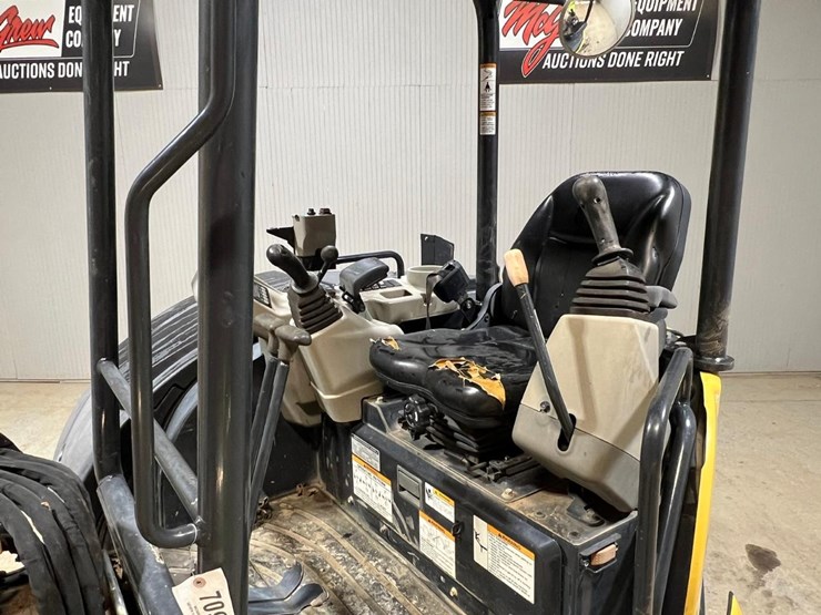 2016-yanmar-vio45-6a-image-25