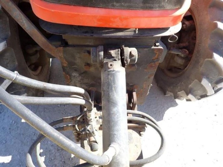 2016-kubota-m7040d-image-51