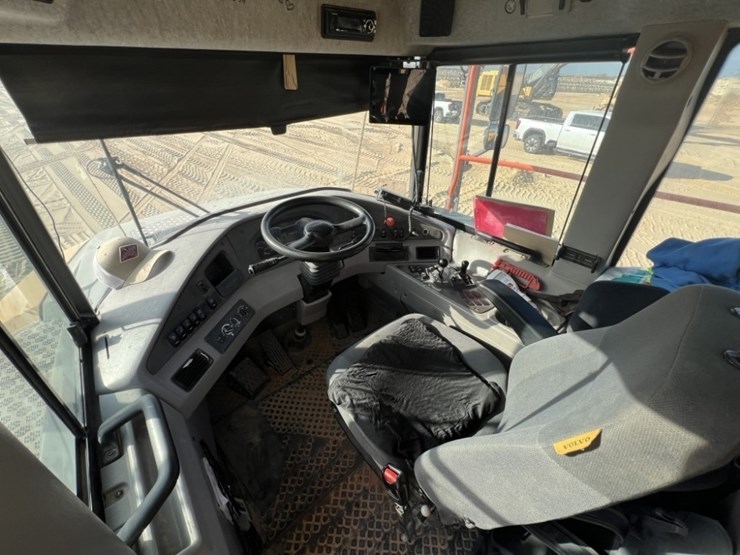 2021-volvo-a60h-image-35