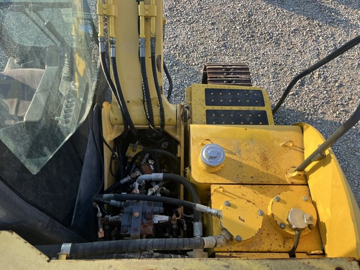 2012-komatsu-pc70-image-23