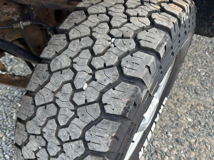 2012-chevrolet-2500-image-13