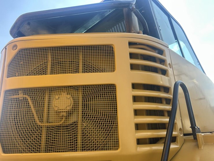 2005-caterpillar-725-image-25