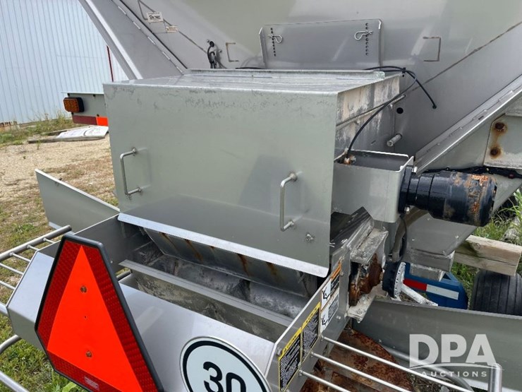 2019-john-deere-485-image-23