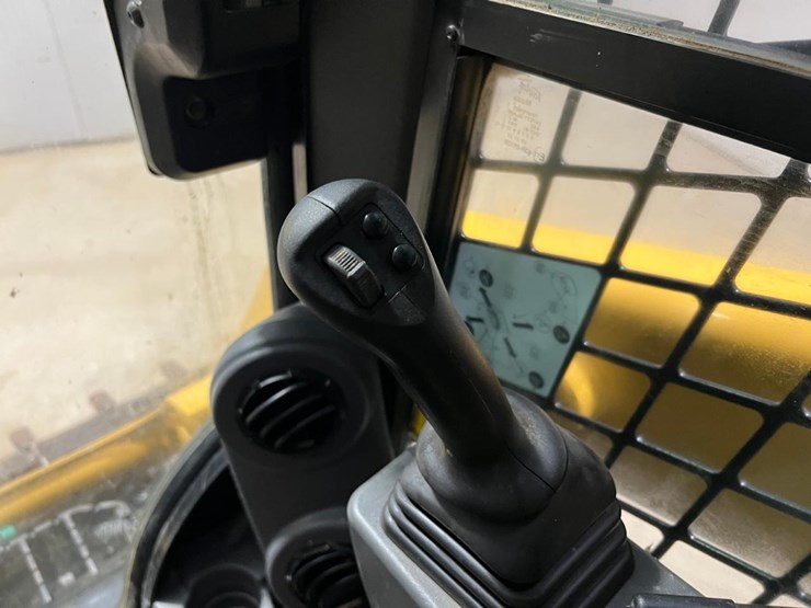 2019-caterpillar-259d3-image-26