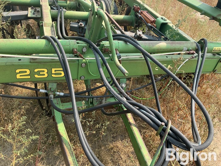 john-deere-235-image-12