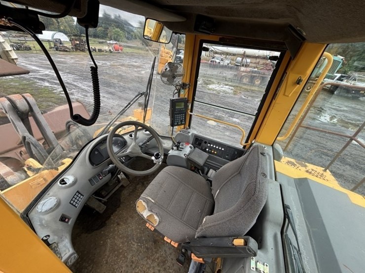 2003-volvo-l220e-image-3