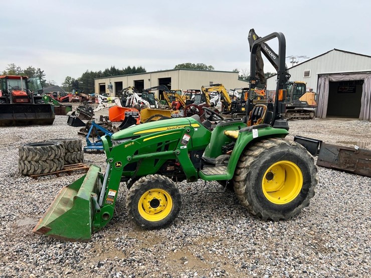 2021-john-deere-3025e-image-2