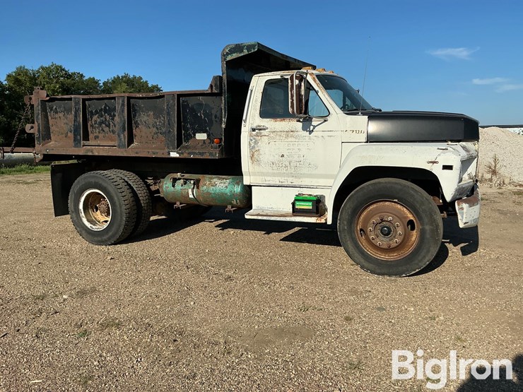 1990-ford-f700-image-4