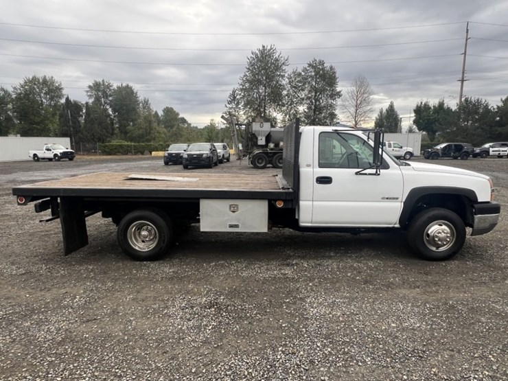 2004-chevrolet-silverado-3500-image-3