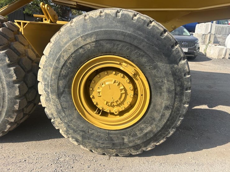 2005-caterpillar-725-image-36