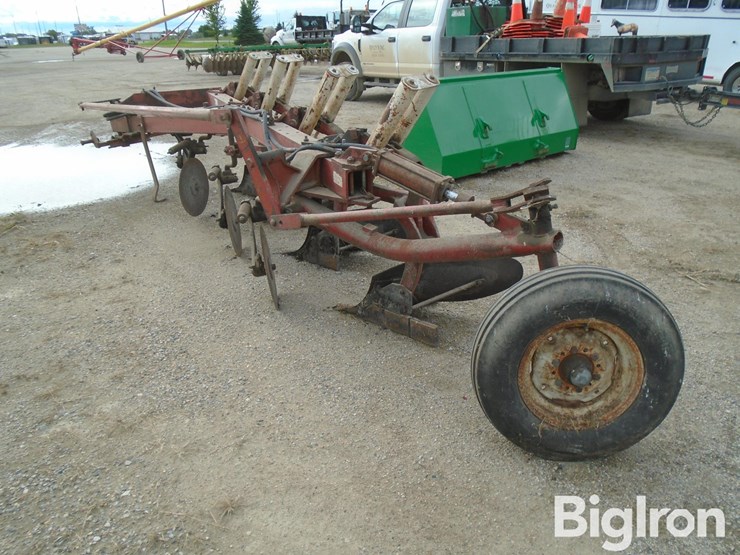international-710-image-8