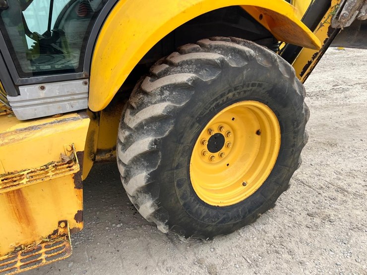 new-holland-b95-image-13