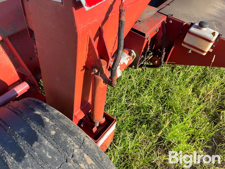 new-holland-114-image-10