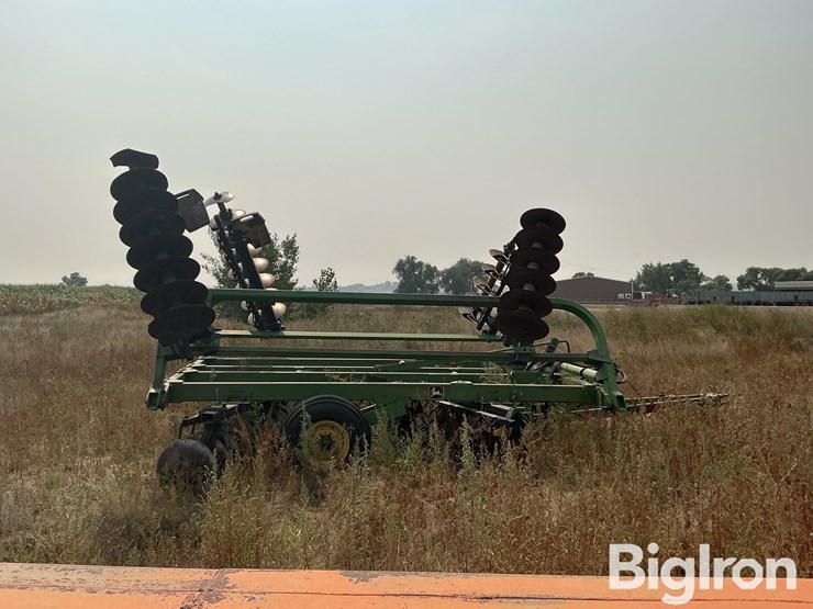 john-deere-235-image-4