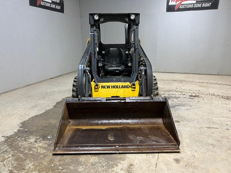 new-holland-l215-image-8