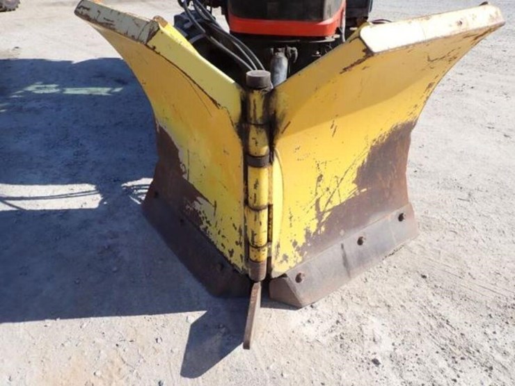 2016-kubota-m7040d-image-58