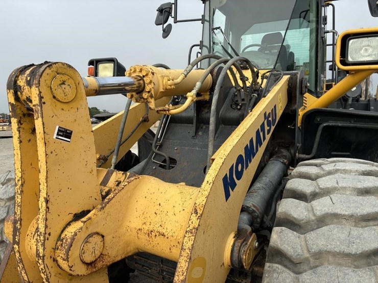 2015-komatsu-wa380-8-image-9