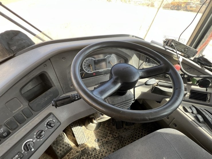 2020-volvo-a60h-image-26