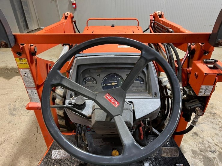 2002-kubota-l35-image-24