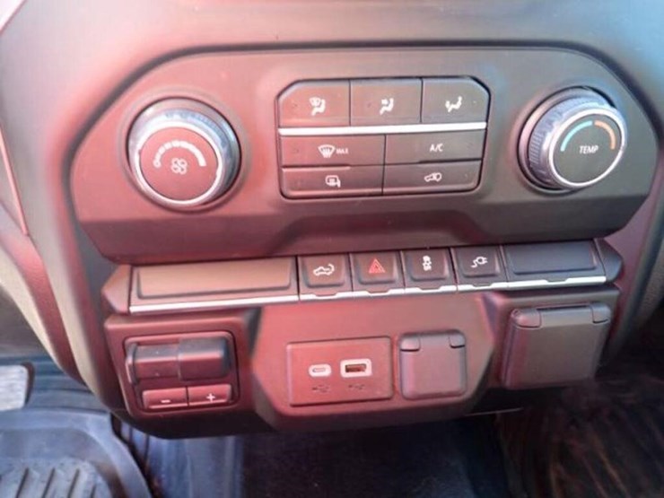 2022-chevrolet-2500hd-image-22
