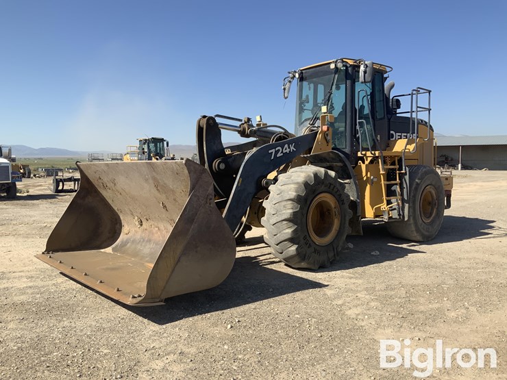 2019-deere-724k-image-1