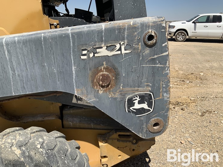 2011-deere-332d-image-10