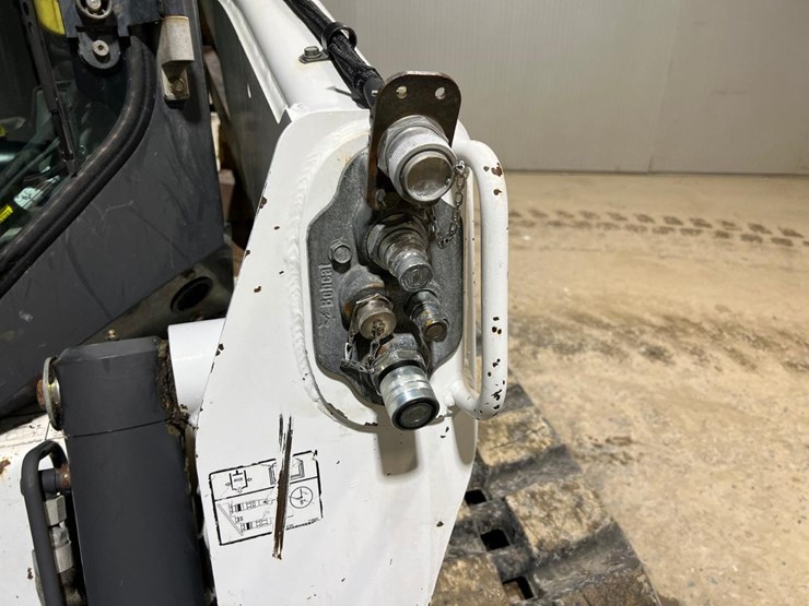 bobcat-t870-image-11
