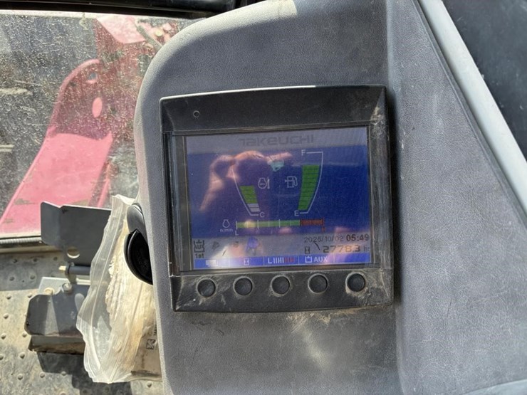 2016-takeuchi-tb280fr-image-24