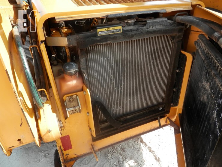 deere-320-image-19