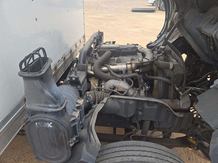 2019-hino-195-image-23