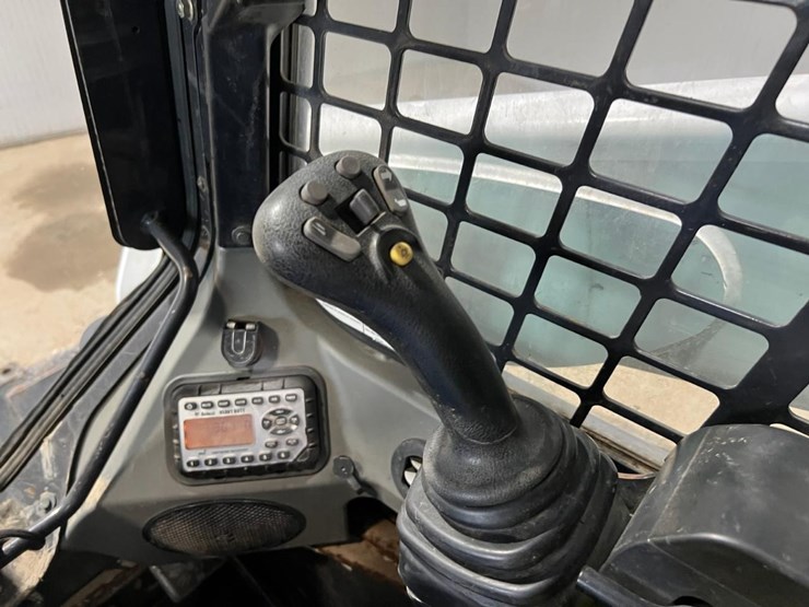 bobcat-t870-image-27
