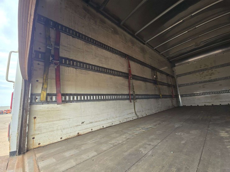 2019-hino-195-image-13