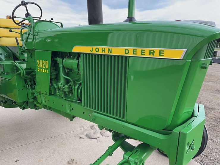 john-deere-3020-image-12