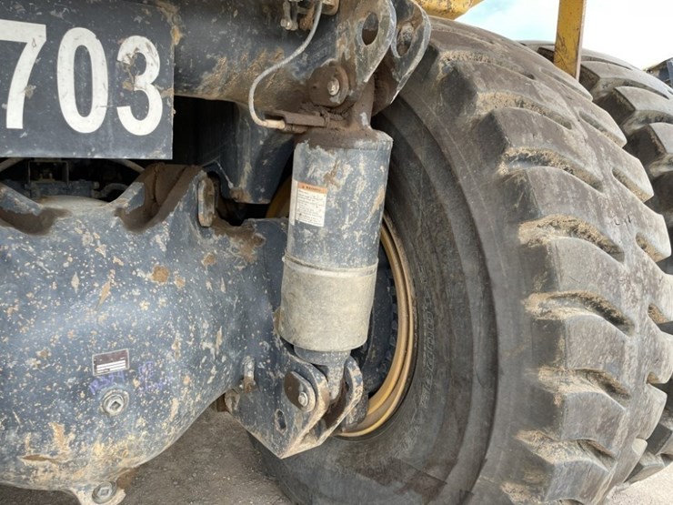 2015-komatsu-hd605-7e0-image-22