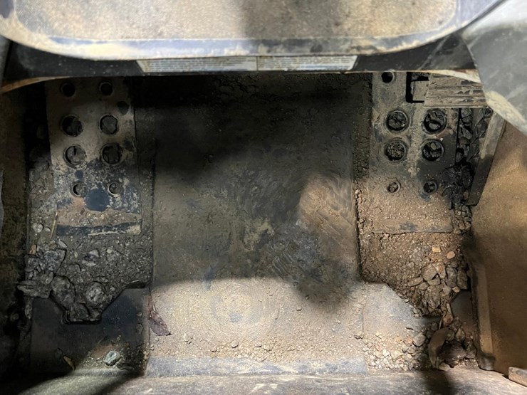 2023-bobcat-t770-image-32