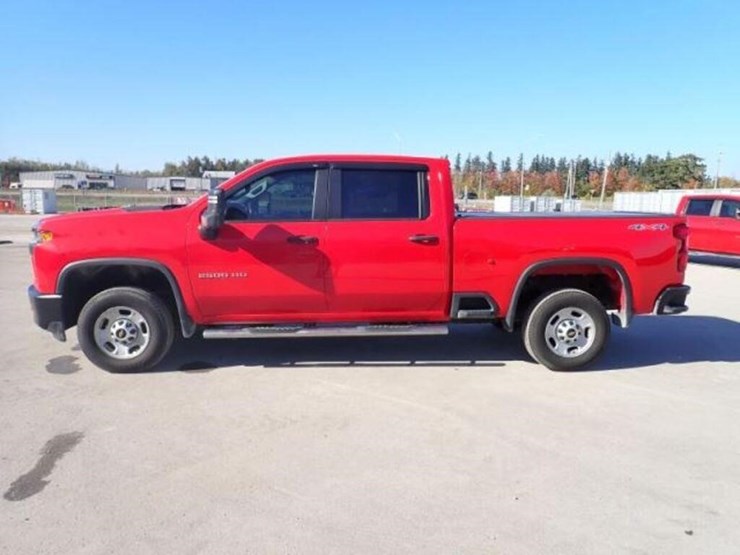 2022-chevrolet-silverado-2500-image-8