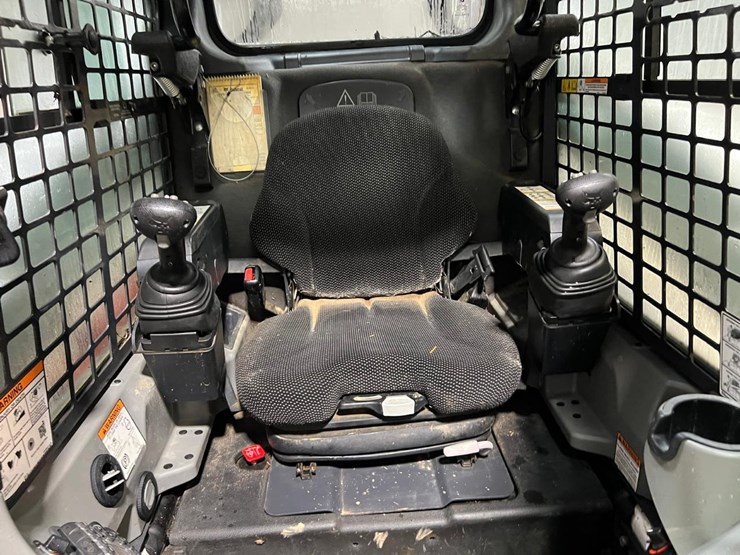 2022-bobcat-t770-image-21
