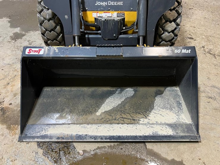 2016-deere-318g-image-10