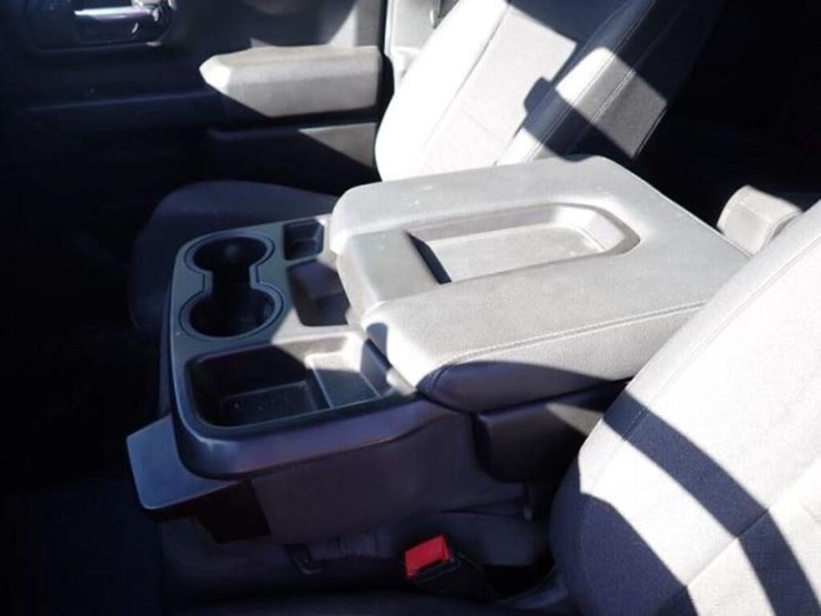 2022-chevrolet-silverado-2500-image-28
