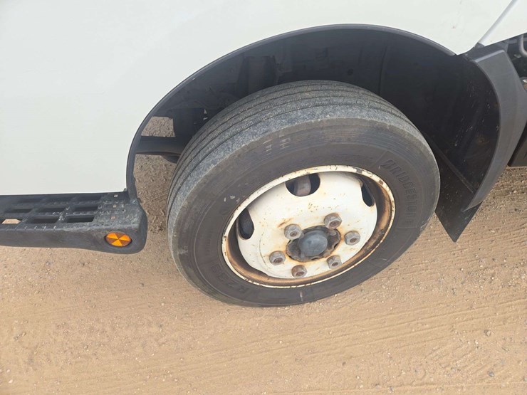 2019-hino-195-image-8