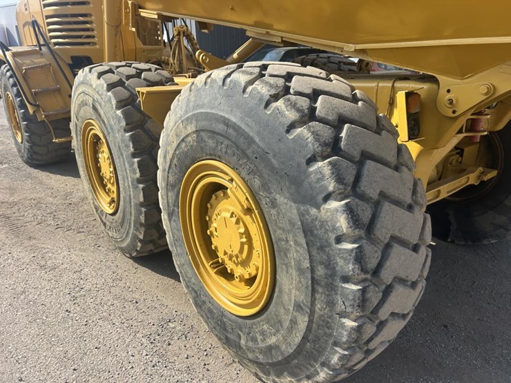 2005-caterpillar-725-image-17